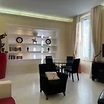 Proche Au Palais